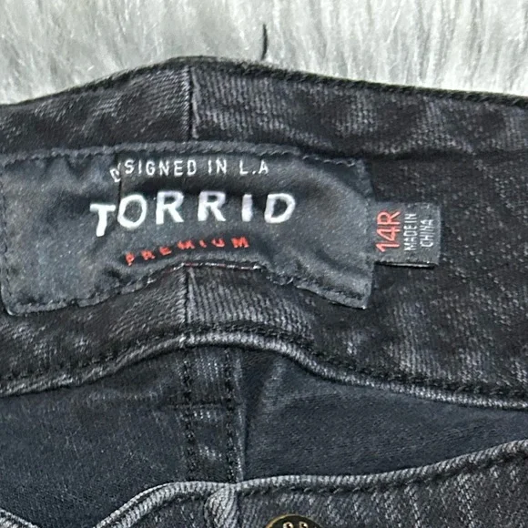 TORRID Premium Stretch Jegging - Distressed Black Wash Size 14R - Picture 6 of 8